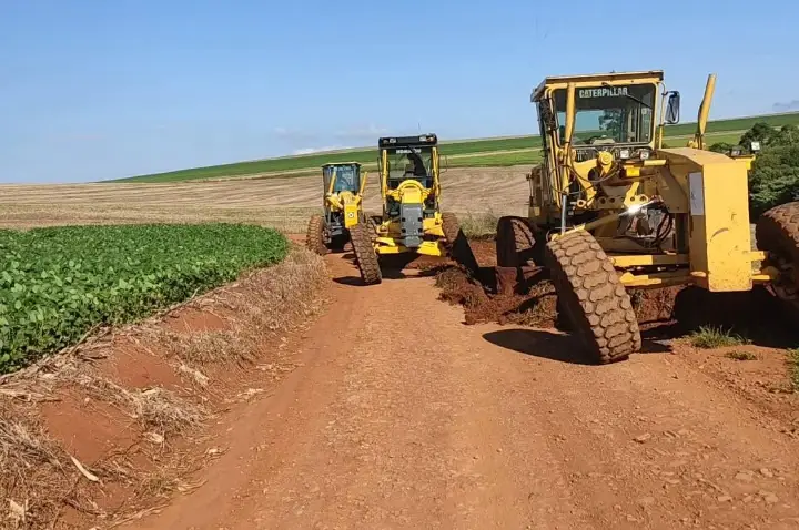 Infraestrutura intensifica trabalhos nas estradas do interior nas últimas semanas.