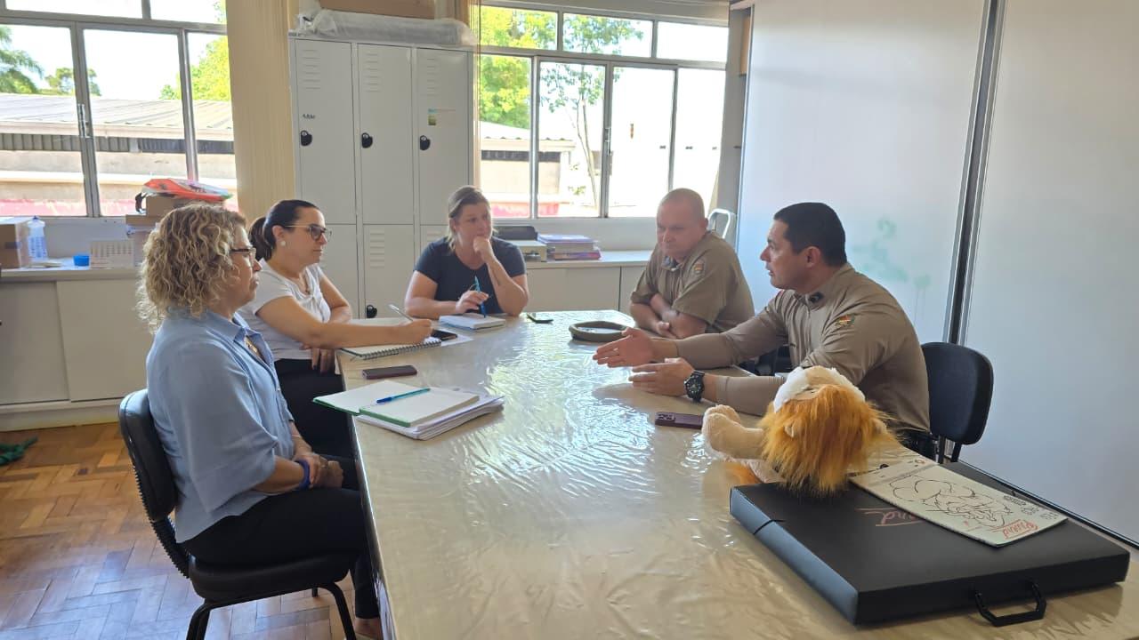 Educação e Polícia Militar unem forças para levar o PROERD aos alunos de São Domingos.