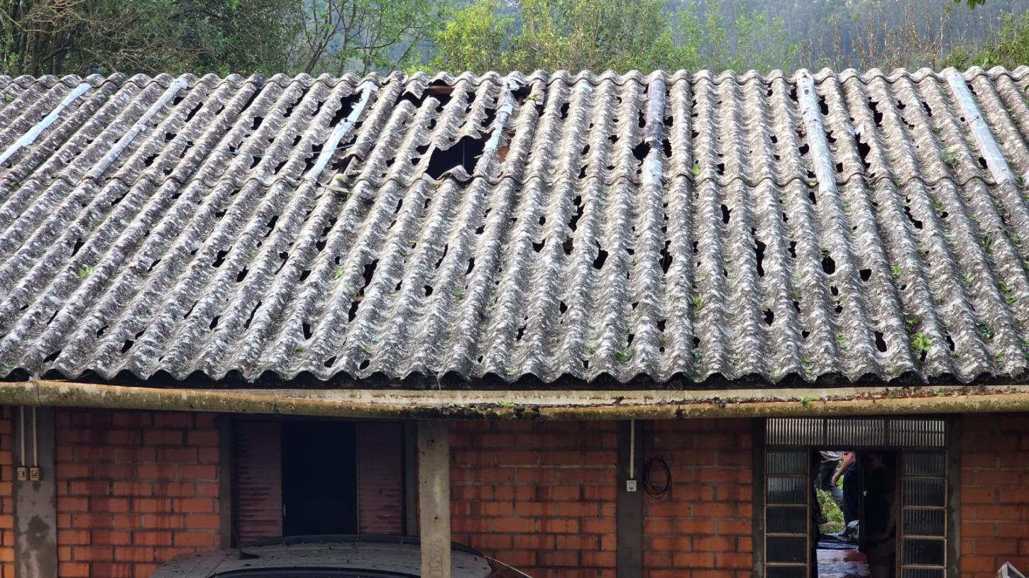 Temporal provoca estragos e leva São Domingos a decretar situação de emergência